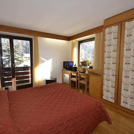 Hotel Cristallo 4*